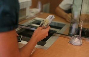 Ce trebuie sa faci pentru a plati rate cu cateva sute de lei mai mici