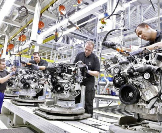 Daimler nu se aliniază trendului privind maşinile electrice! „Să lăsăm piaţa să decidă”