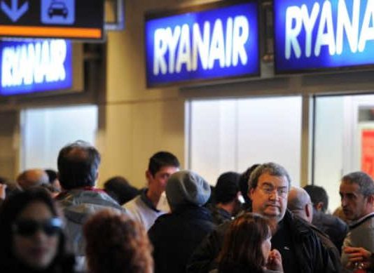Comisia Europeană, avertisment pentru compania aeriană Ryanair. Ce drepturi au pasagerii si ce oferă compania?