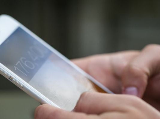 Oferta in premiera pe piata de telefonie din Romania: 5 euro şi acces nelimitat în aplicaţiile favorite!