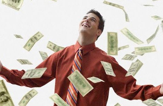 Fost premier al Romaniei: „Niciodată în istorie nu a mai fost aşa risipă din bani publici”