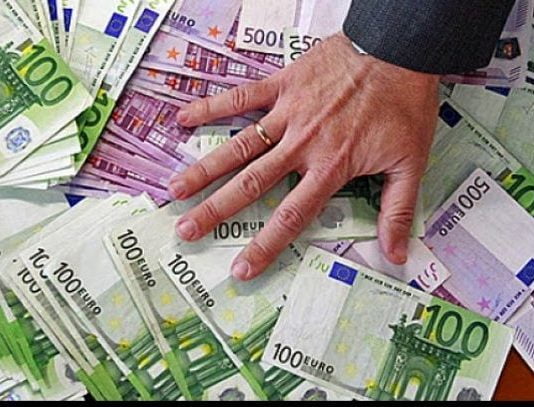 Bloomberg: Sute de milioane de euro se îndreaptă spre România