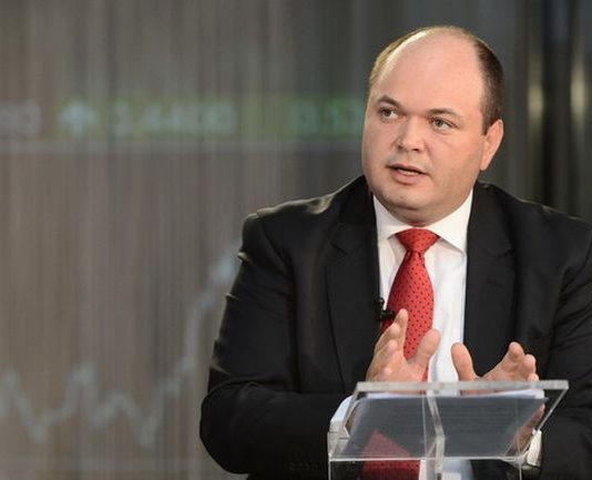 Economistul sef al Raiffeisen Bank vede euro la 4,65 de lei, pana la finalul anului!