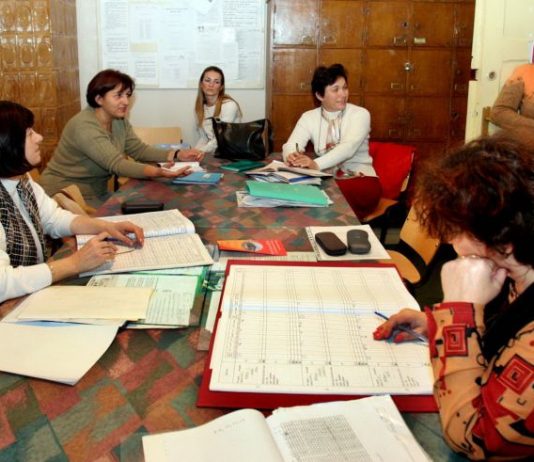 Dupa ce si-au marit propriile salarii, primarii nu mai au bani sa plateasca profesorii! Dascalii sunt neplatiti de 2 saptamani!