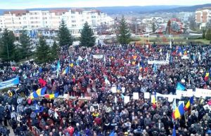 Mii de angajati ai Dacia au iesit in strada! Proteste de amploare impotriva guvernului