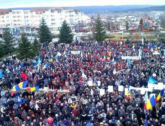 Mii de angajati ai Dacia au iesit in strada! Proteste de amploare impotriva guvernului