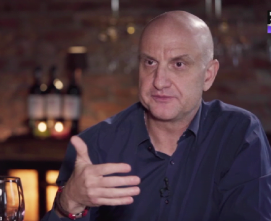 Cat lasa bacsis, de obicei, antreprenorul Dragos Petrescu, proprietarul lantului de restaurante City Grill