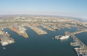 Ne impuscam singuri in picior? Portul Constanta e blocat cu produse pentru Ucraina, firmele romanesti sunt trimise la Istanbul!