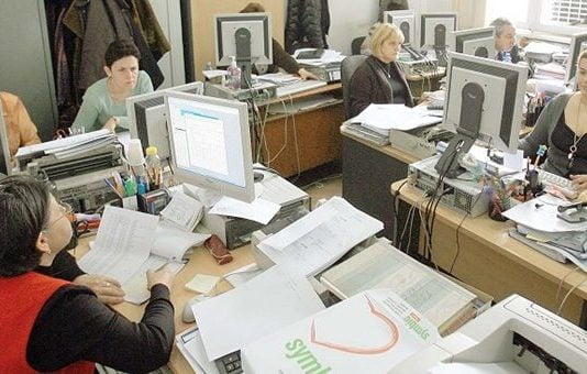 Adevarul despre valoarea muncii in Romania: Bugetarii au un salariul mediu brut cu aproape 30% mai mare decât în mediul privat!