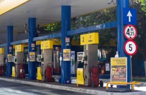 Deși e obligat de instanță, guvernul încearcă să-i păcălească pe angajații PETROM care trebuie să-și recupereze banii. „Statul Roman a incasat dividendele in contul actionarilor”