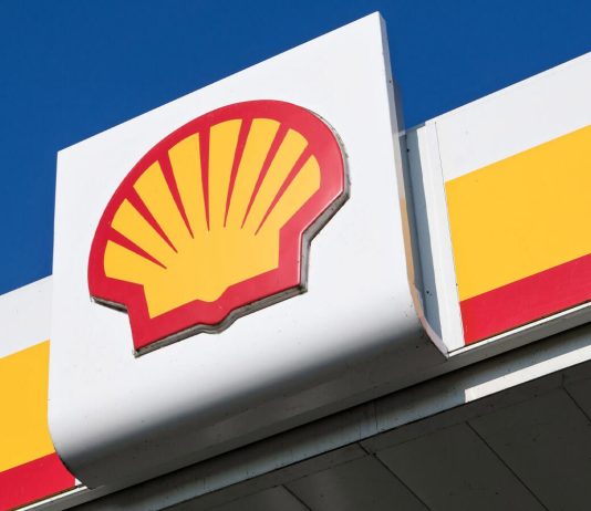 Bomba inceputului de an pe piata carburantilor: Gigantul Shell intra puternic in Romania si ii cumpara pe rusi