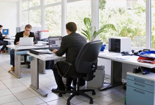 Sondaj: Românii vor săptămână de lucru de patru zile. Reactia patronilor