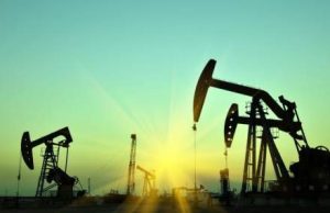 Scade benzina la 5 lei? Uniunea Europeana a plafonat pretul petrolului rusesc la 60 de dolari