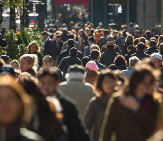 Populatia Romaniei scade cu un oras pe an