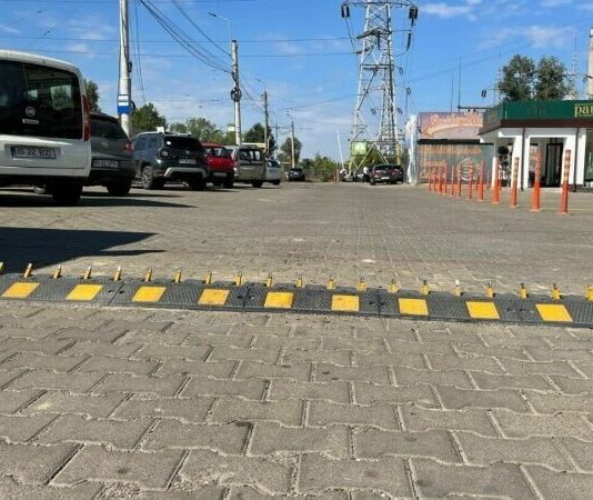 Un celebru lant de magazine taie cauciucurile masinilor soferilor nesimtiti!