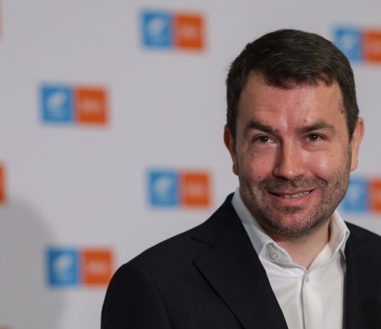 USR-istii prinsi cu minciuna: Fac pe neprihanitii, dar platesc pe ascuns zeci de mii de euro pentru propaganda PSD-ista!