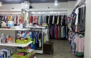 90% din hainele second hand aduse in Romania se arunca direct la gunoi. O lege noua va bloca importurile