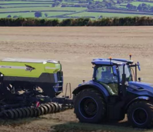 VIDEO-Revolutie in agricultura: A aparut tractorul care merge doar cu balega!