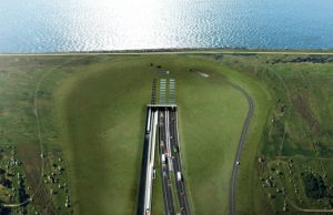Germania construieste o autostrada subacvatica de 18 km, pana in Danemarca. Noi de 20 de ani nu suntem in stare sa trecem muntii