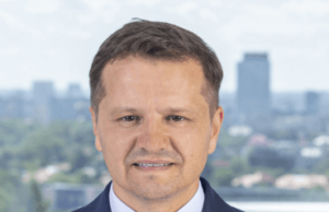 Miliardar român: ”Ne îndatorăm cu miliarde și miliarde pentru înarmare, dar nu dăm bani la învățământ”